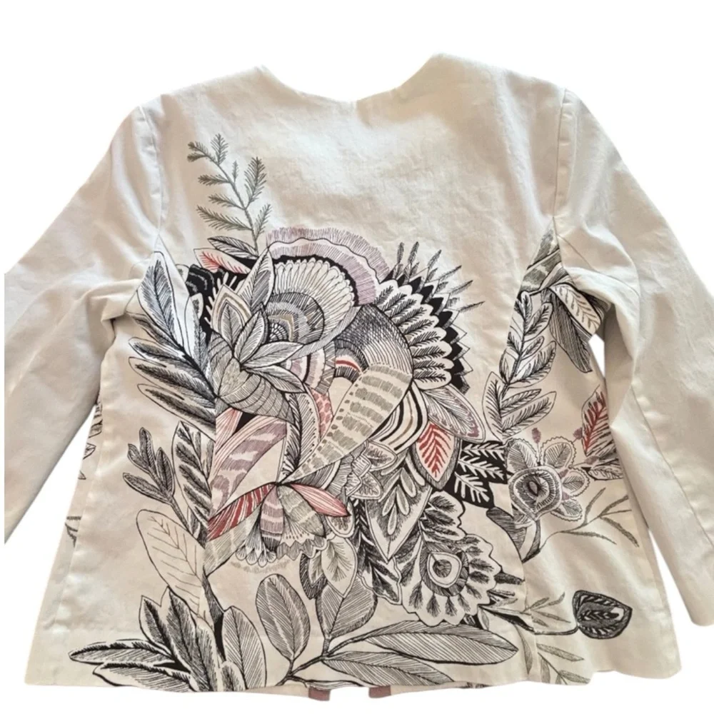 CHICO’s NWT Lined Short Modern Topper Floral Print White/Black Size 00 (0-2) - Picture 4 of 9
